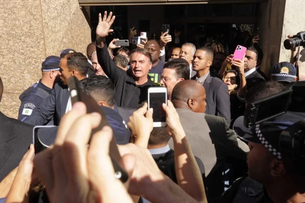 Bolsonaro já está no Brasil para liderar oposição ao governo Lula