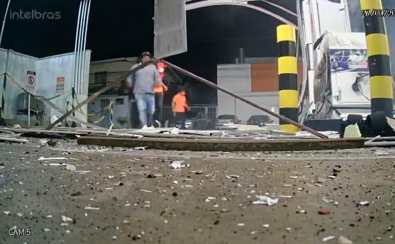 Veja vídeo: assaltantes explodem cofre de posto de combustíveis
