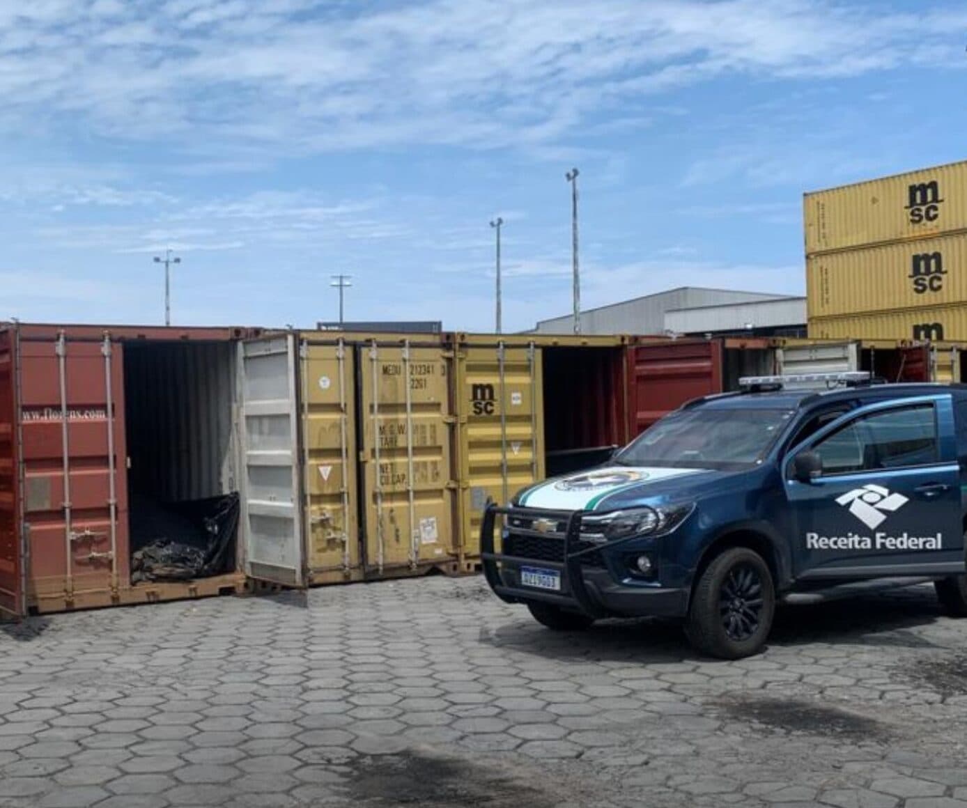 Em Manaus, Receita Federal retém 36 contêineres com mil toneladas de minério ilegal