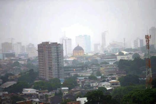 Chuva deixa Manaus e municípios sem energia neste sábado (4); Amazonas Energia se pronuncia