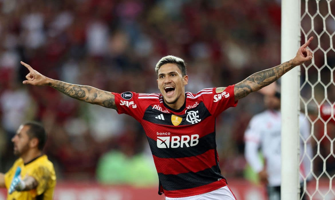 Pedro brilha e Flamengo vence na Libertadores
