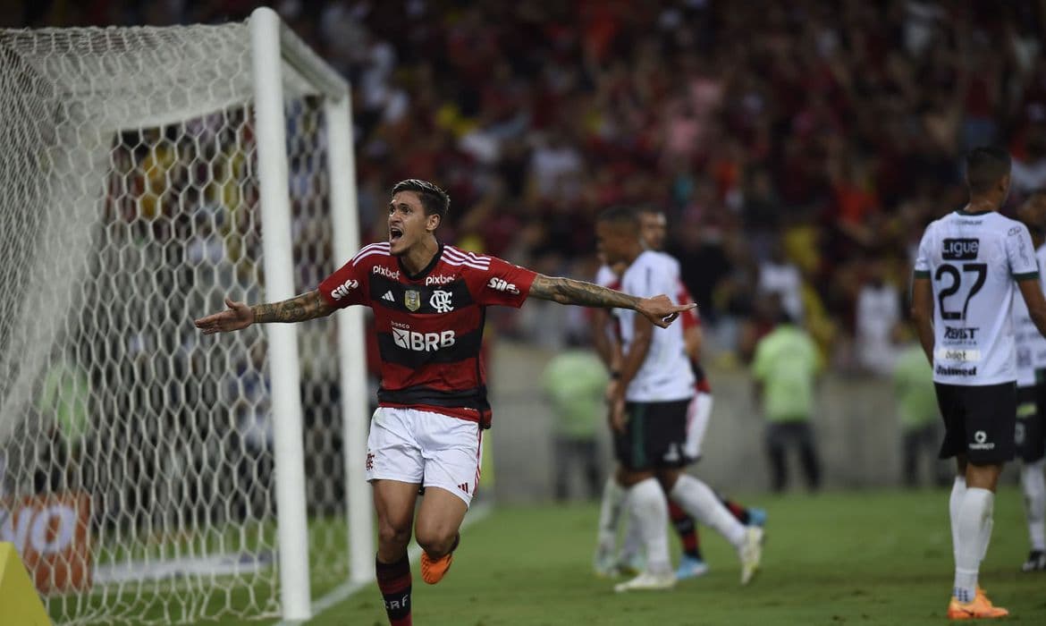 Flamengo goleia Maringá e avança na Copa do Brasil