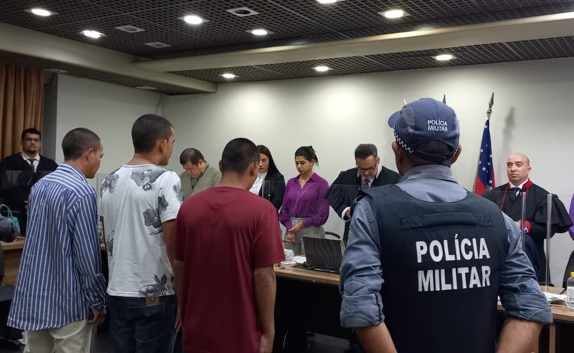 Acusados de assassinar família são condenados a mais de 500 anos de prisão somando as penas