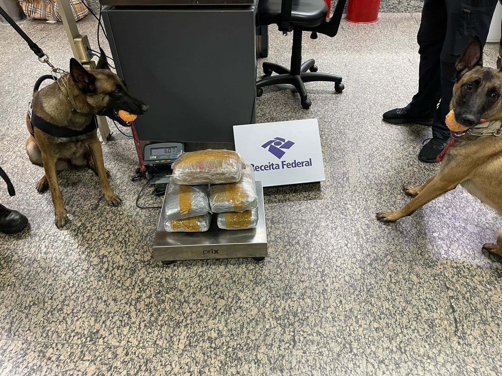 Receita Federal prende dupla com droga através de denúncia feita por 181 no AM