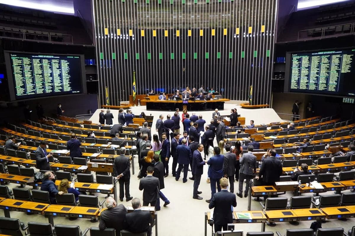 Partidos se unem e criam bloco com 142 deputados, o maior da Câmara