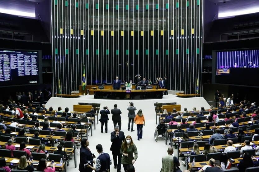 Projeto que agrava pena para crimes contra crianças pode entrar em regime de urgência