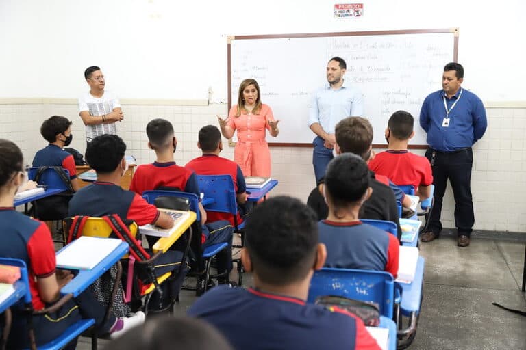 Deputado apresenta projeto que propõe ensino de ética, cidadania e cultura de paz nas escolas do Amazonas