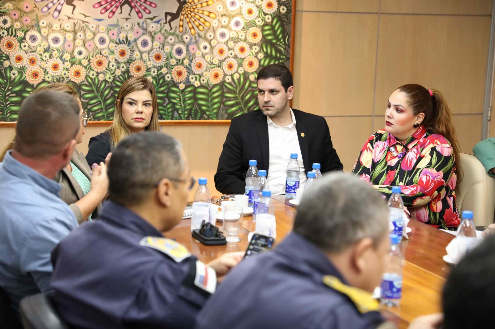Comitê se reúne com representantes de escolas particulares
