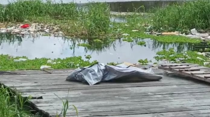 VÍDEO: corpo de homem é encontrado boiando em igarapé de Manaus