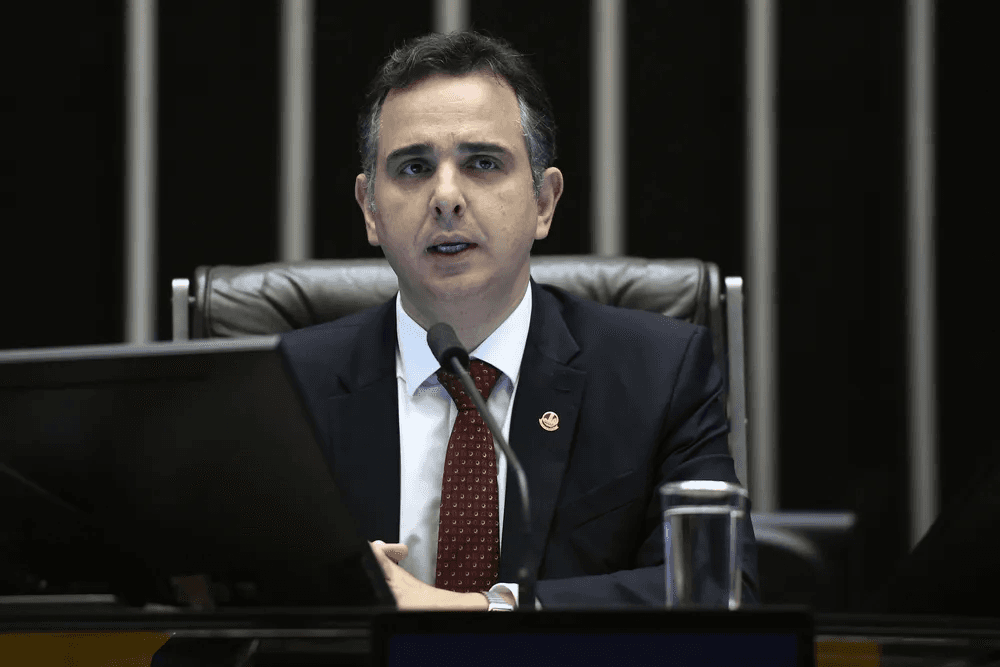 Rodrigo Pacheco decreta três dias de luto no Senado em memória a Silvio Santos
