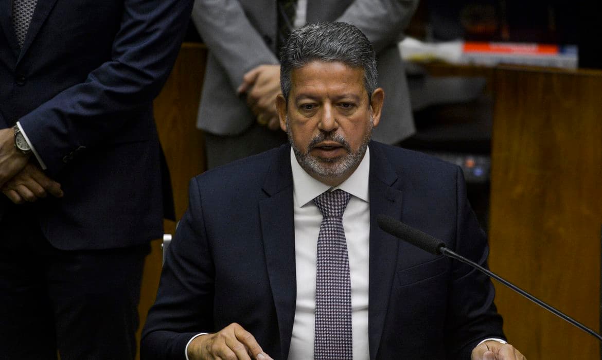 Câmara aprova regime de urgência para votação do PL das fake news