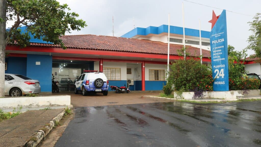 Adolescente é detido após esfaquear o sogro até a morte