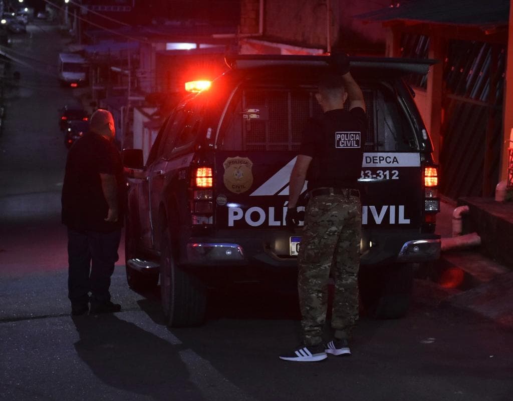 Homem é preso por estuprar enteada de 6 anos na volta da escola