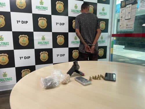 VÍDEO: Homem é preso por tráfico de drogas no centro de Manaus