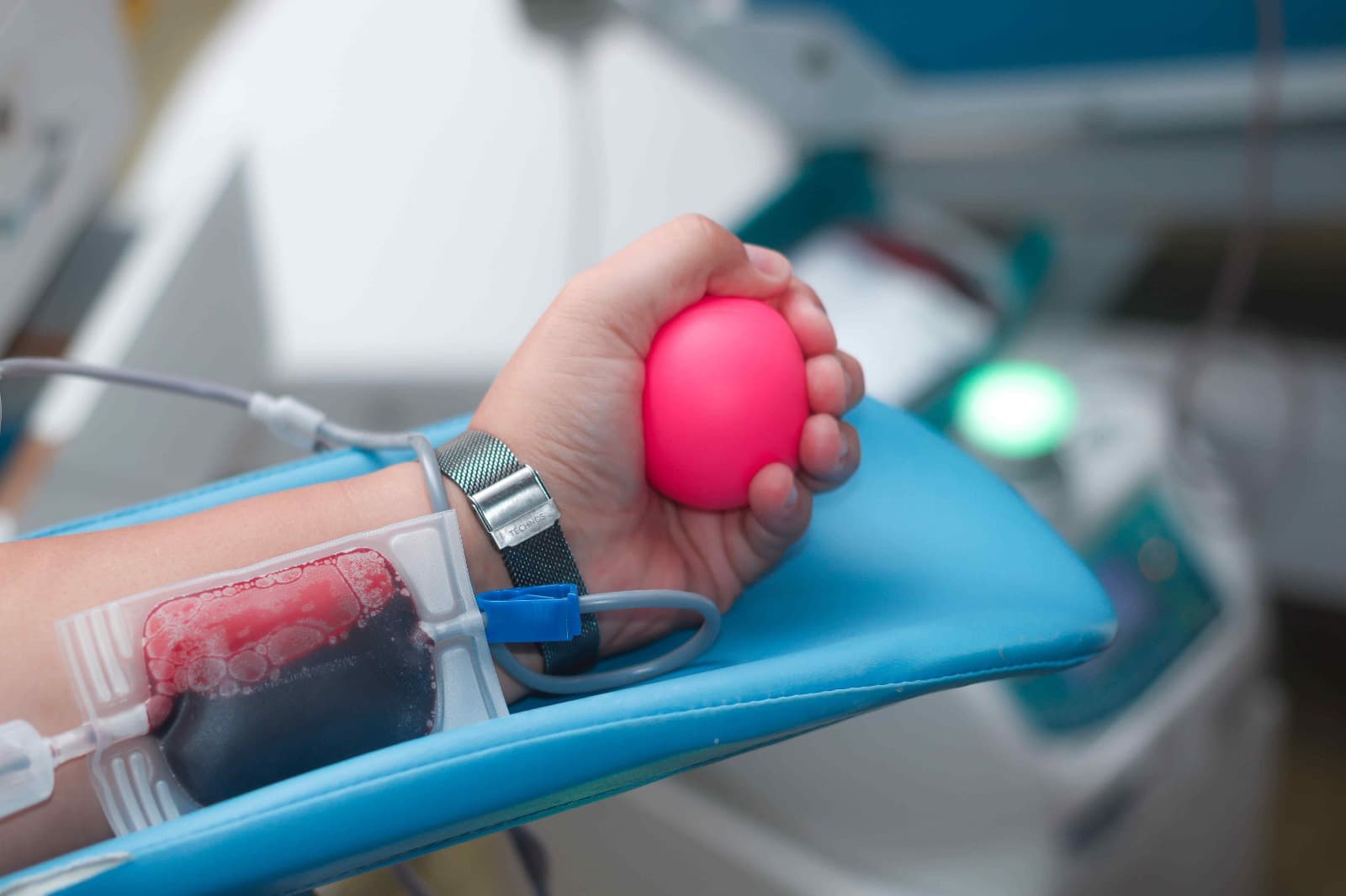 Hemoam convoca doadores de sangue do tipo O+. Saiba os requisitos