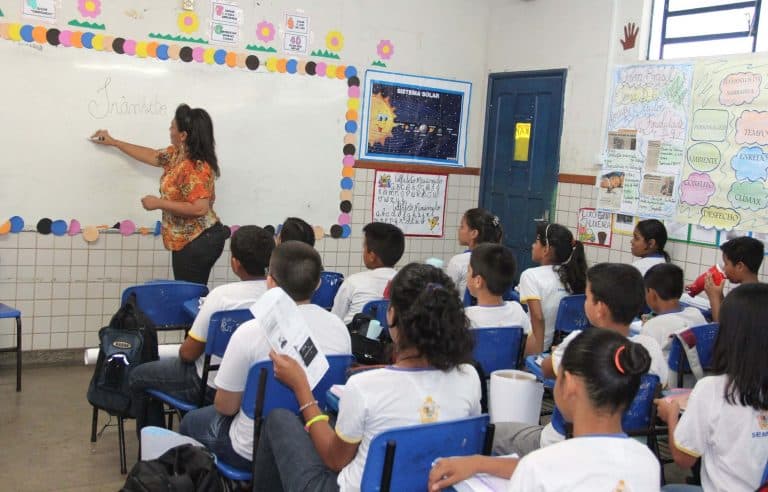 Semed garante 4,5% de reajuste salarial para os professores de Manaus