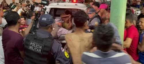 VÍDEO: Homem é preso após realizar assaltos com “estaca” e ser perseguido pela população