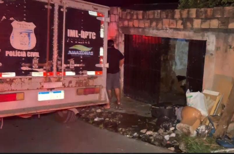 Corpo de homem morto é encontrado nu e debruçado sobre a cama, em Manaus