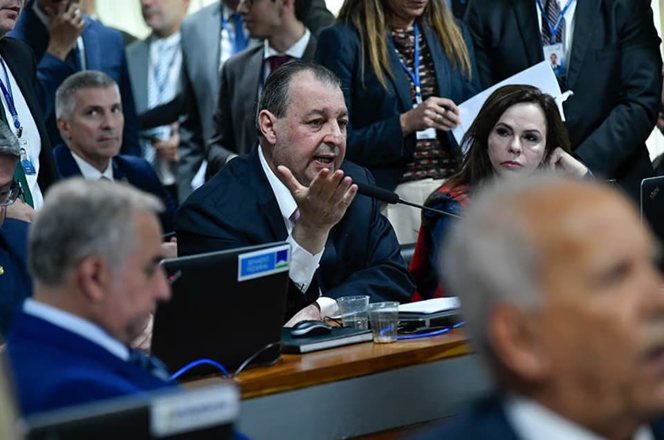 Comissão do Senado adia análise do arcabouço fiscal