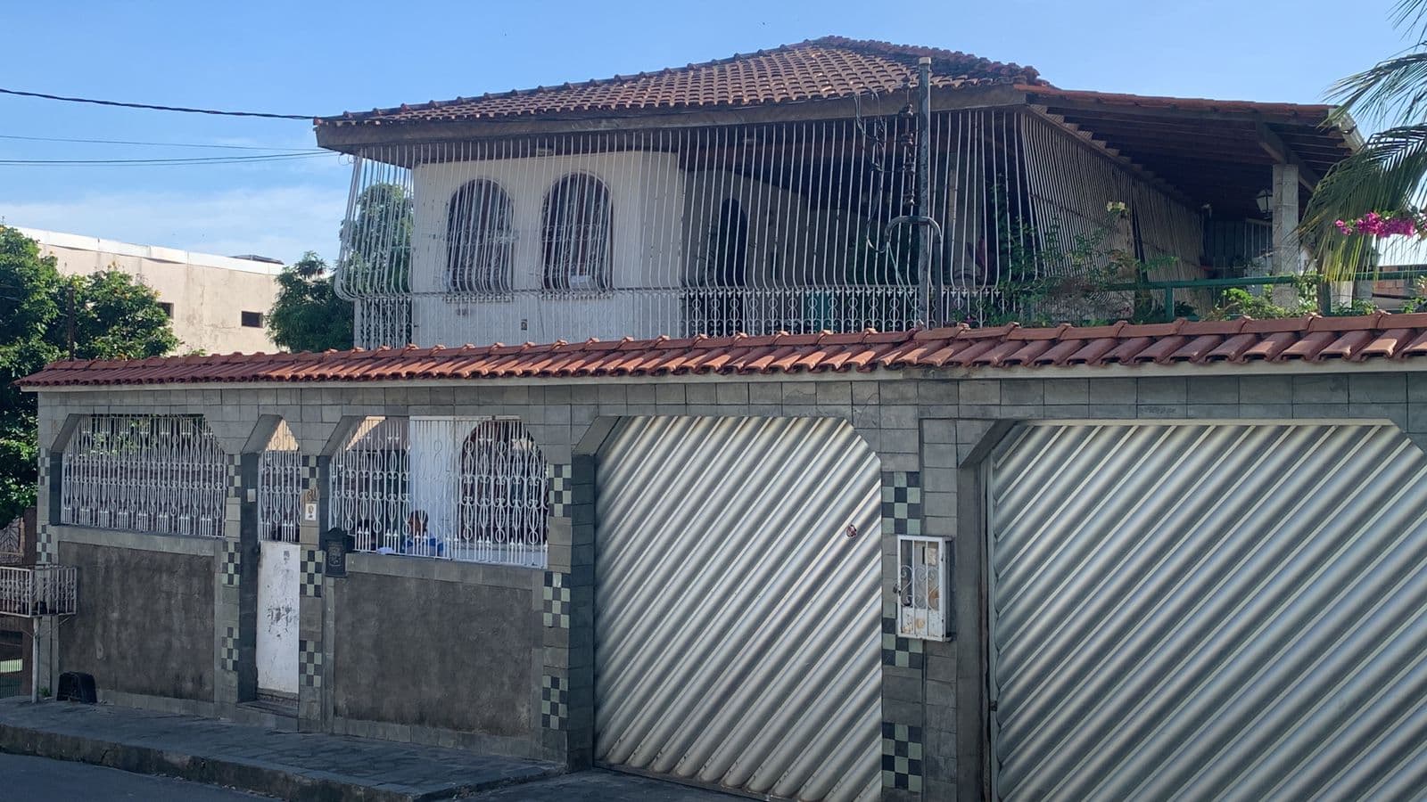 VÍDEO: Bandidos invadem casa de advogado, fazem família refém e roubam R$ 300 mil
