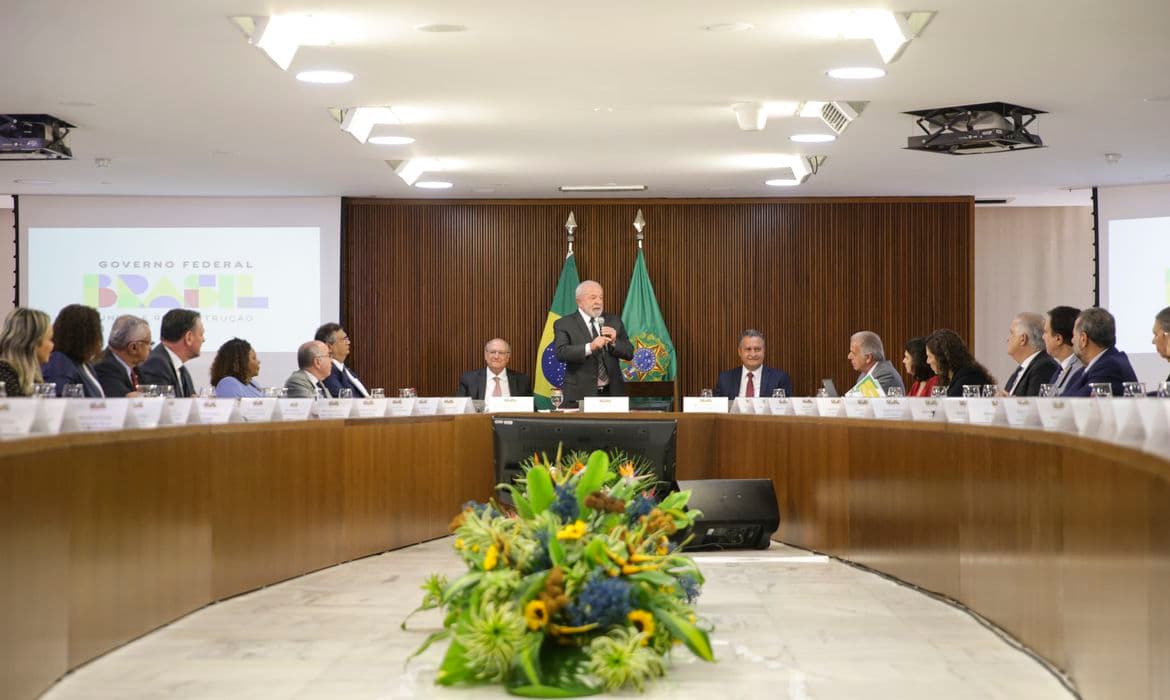 Lula pede agilidade na nomeação de aliados do governo