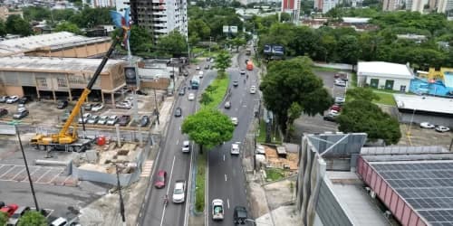 Prefeitura inicia obras na avenida Ephigênio Salles após afundamento de parte da via