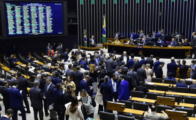 Câmara dos deputados inicia votação da reforma tributária; texto recebe mais de 500 sugestões
