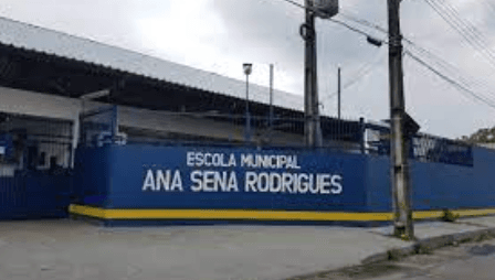 Aluno tem rosto cortado por vidro de janela em Manaus