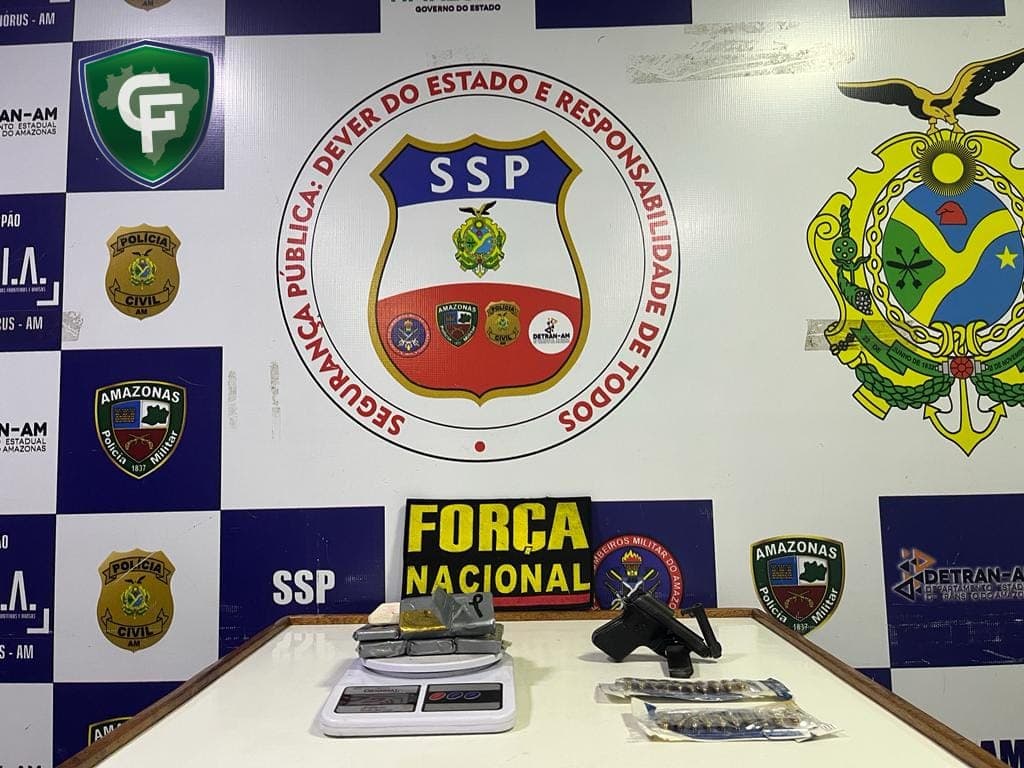 Dupla é presa com armas e ouro ilegal em embarcação no AM