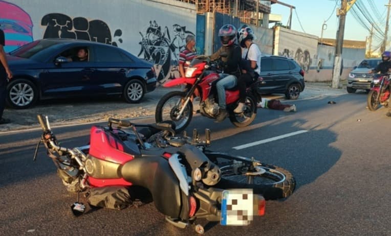VÍDEOS: Servidor público morre atropelado ao atravessar avenida de Manaus