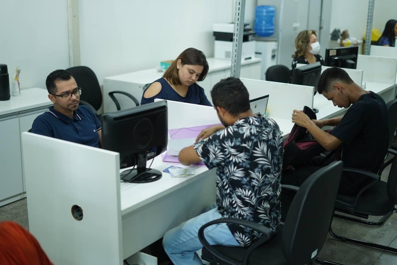 Eletrotécnico, pedreiro e mais; confira as vagas de emprego desta sexta-feira no AM