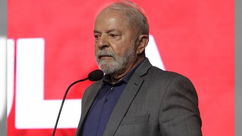 Lula passa por cirurgia no quadril