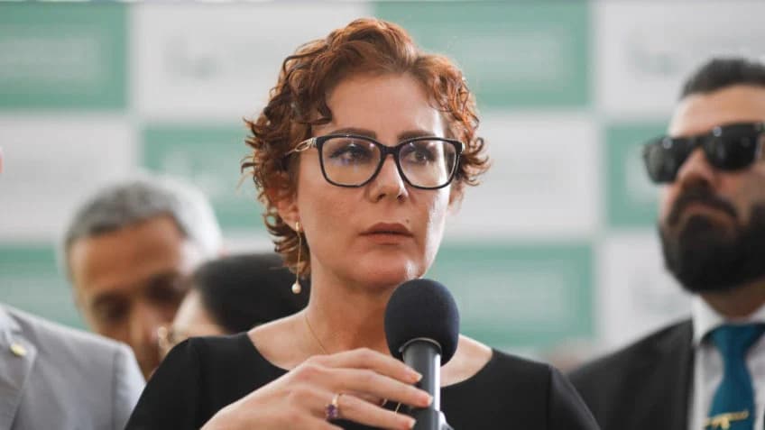 Deputada Zambelli confirma pagamento a hacker, mas diz que foi por site pessoal