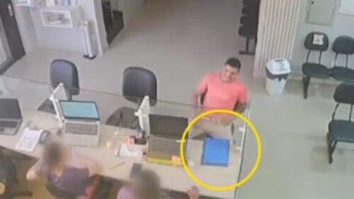 VÍDEO: trapalhão? Assaltante rouba clínica esquece currículo e acaba preso, em Manaus