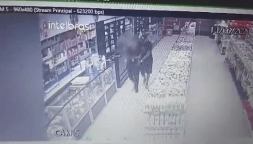 VÍDEOS: ‘Casal do crime’ é preso após roubar R$ 25 mil de loja em Manaus