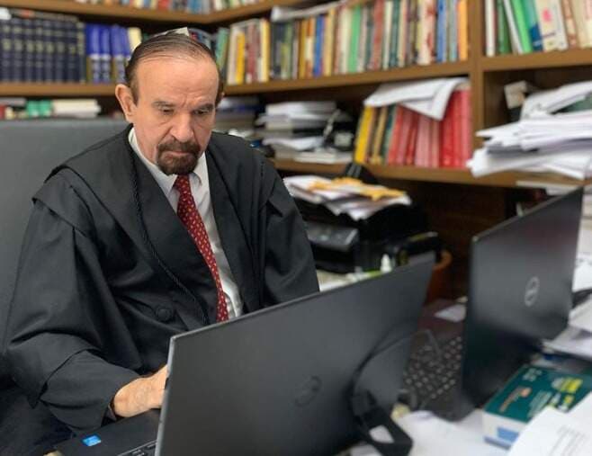 Advogado contradiz Veja e diz que Cid não acusará Bolsonaro