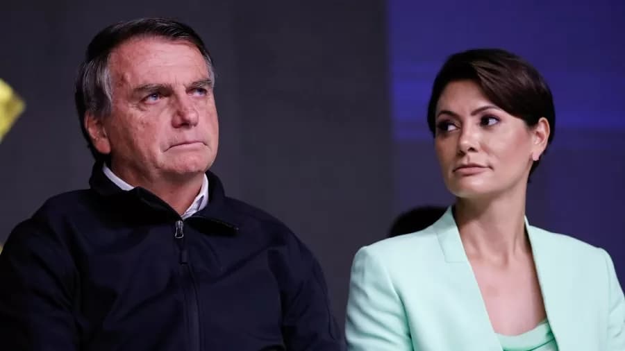 Bolsonaro quer Michelle no Senado no lugar de Moro, diz colunista
