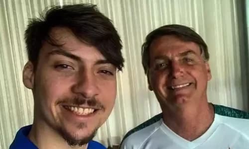 Polícia apreende celular e HD de filho caçula de Bolsonaro durante operação