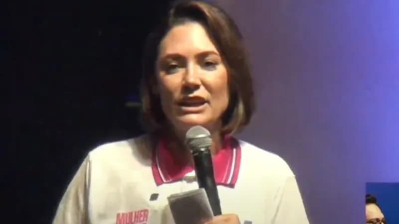 Michelle Bolsonaro ironiza investigação sobre joias e diz que vai lançar “Mijoias”