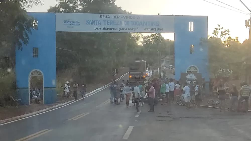 Motociclista tem a cabeça esmagada após ser atropelado por carreta, em rodovia do TO