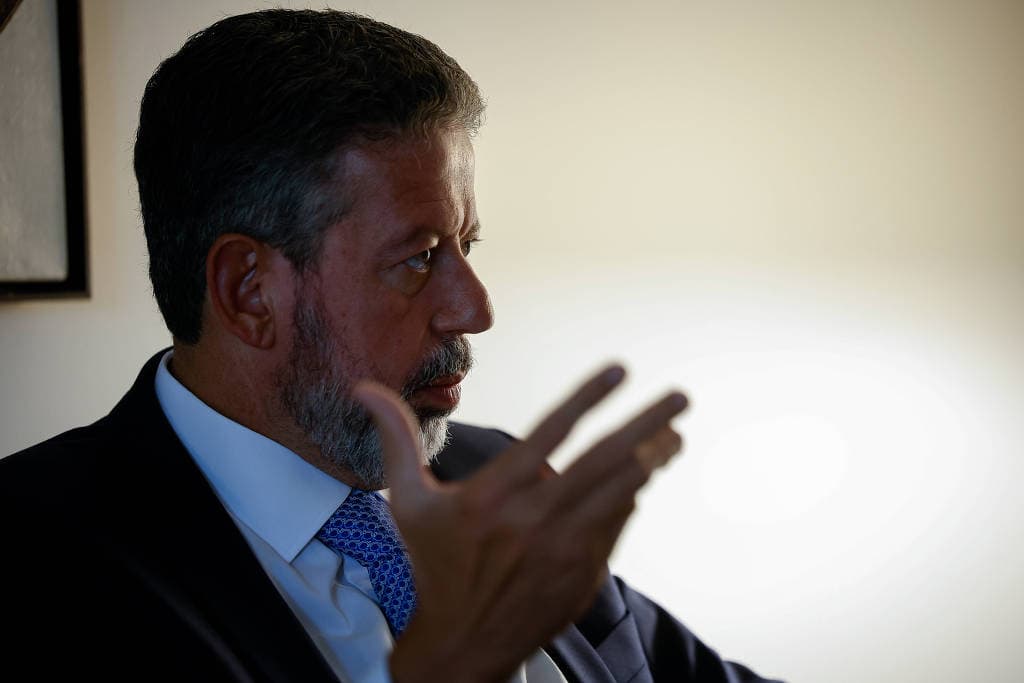 Arthur Lira critica “excessos” da Polícia Federal e delação de Mauro Cid