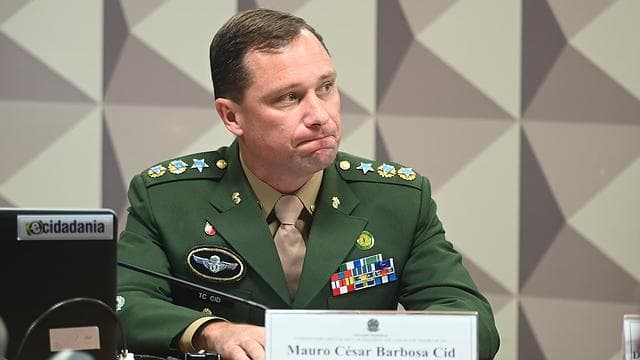 Exército afasta Mauro Cid das funções militares