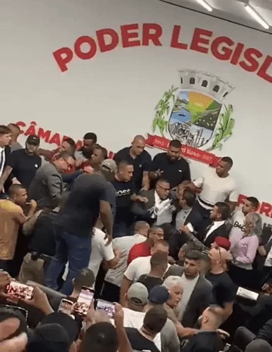 VÍDEO: Briga e tiro marcam sessão na Câmara de Vereadores, no RJ