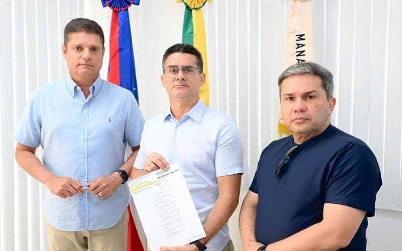 VÍDEO: David Almeida decreta situação de emergência em Manaus