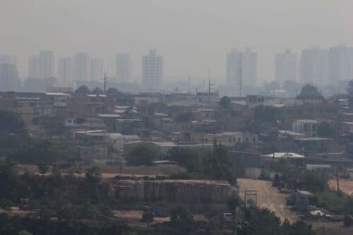 Defesa Civil alerta população após fumaça na madrugada em Manaus