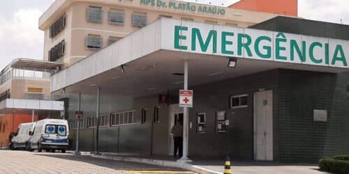 Homem é morto após ser esfaqueado no meio da rua, em Manaus