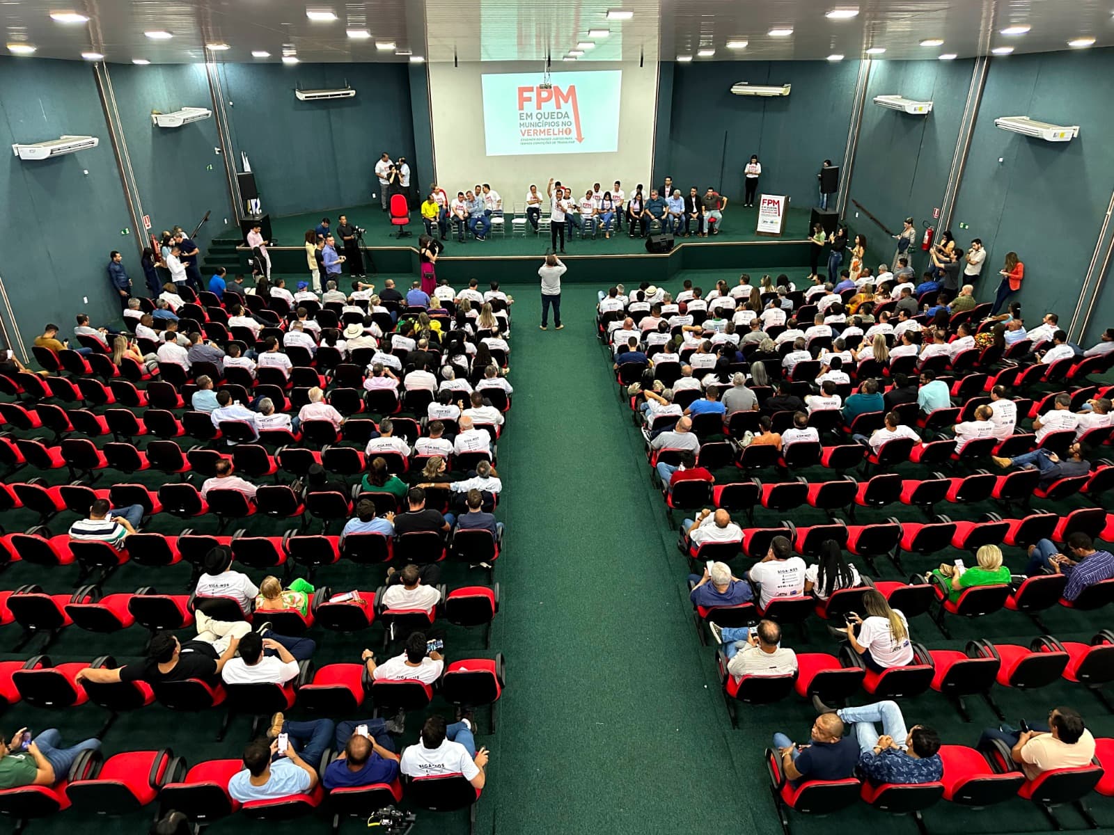 ATM reúne 115 prefeitos tocantinenses, senadores e deputados em protesto