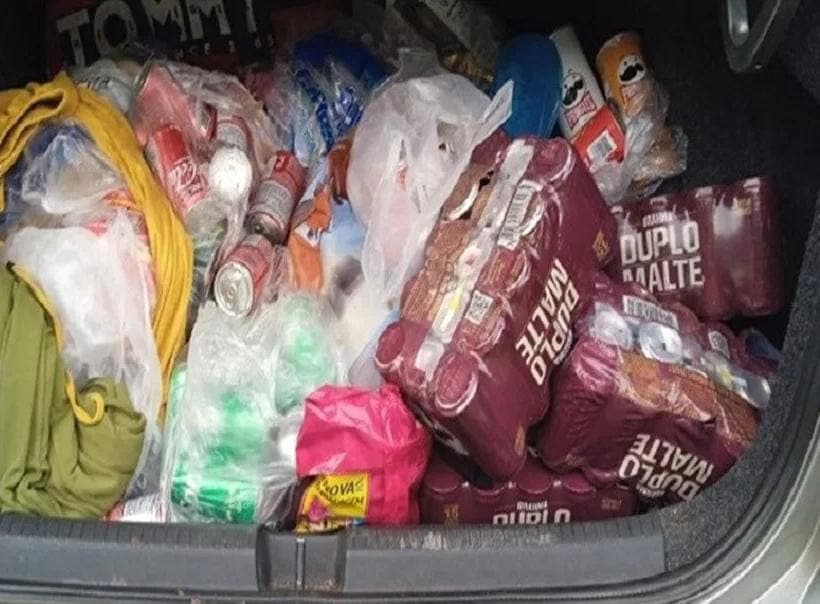 Mulher é presa com porta-malas lotado de produtos roubados