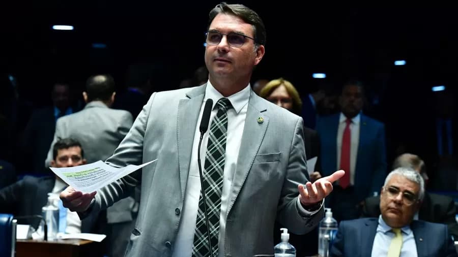 “O STF manda no Congresso Nacional”, dispara Flávio Bolsonaro
