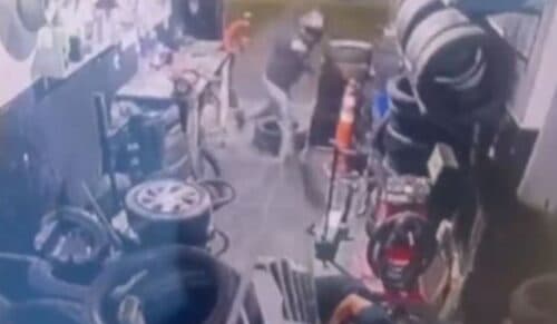 VÍDEO: borracheiro é executado a tiros por criminoso que procurava rival, em Minas